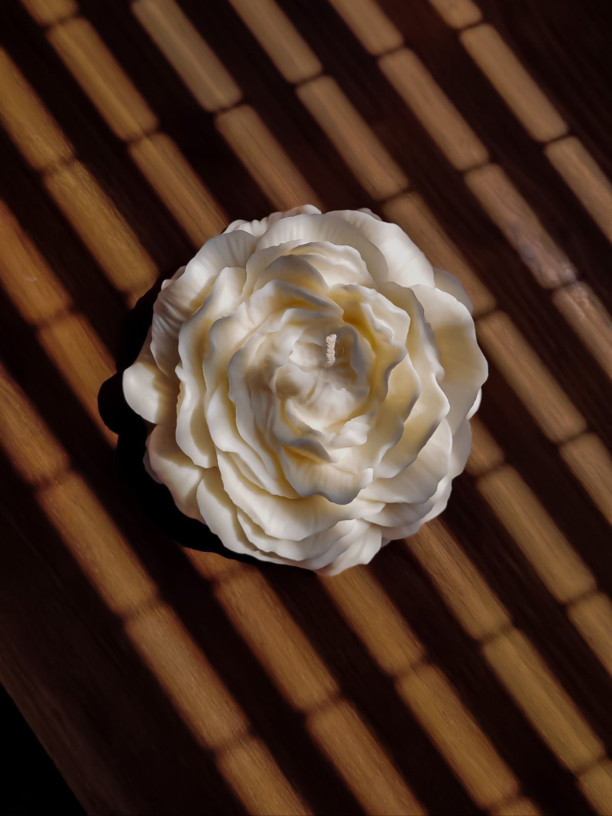 ELARA candle